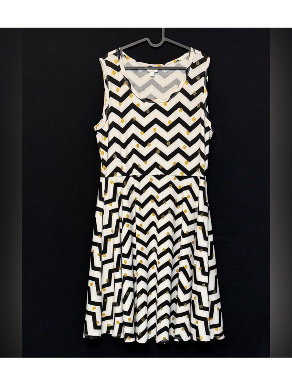 LulaRoe Nicki Chevron Pattern Sleeveless Black/White Dress - size 2XL